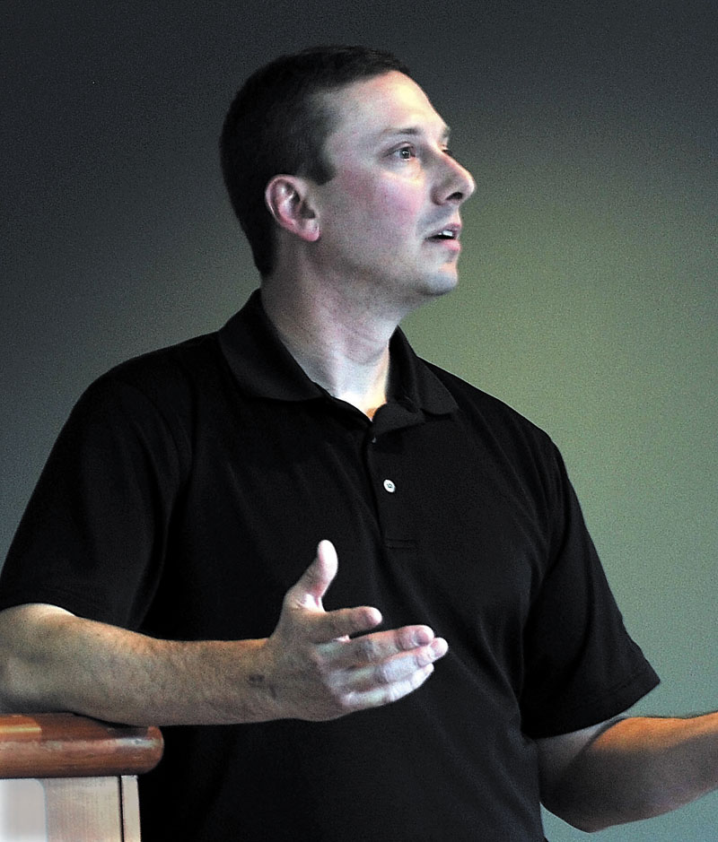 DANGER: Waterville police Det. Lincoln Ryder talks about the rising problem with bath salt abuse during a seminar at Thomas College in Watervillle on Monday.