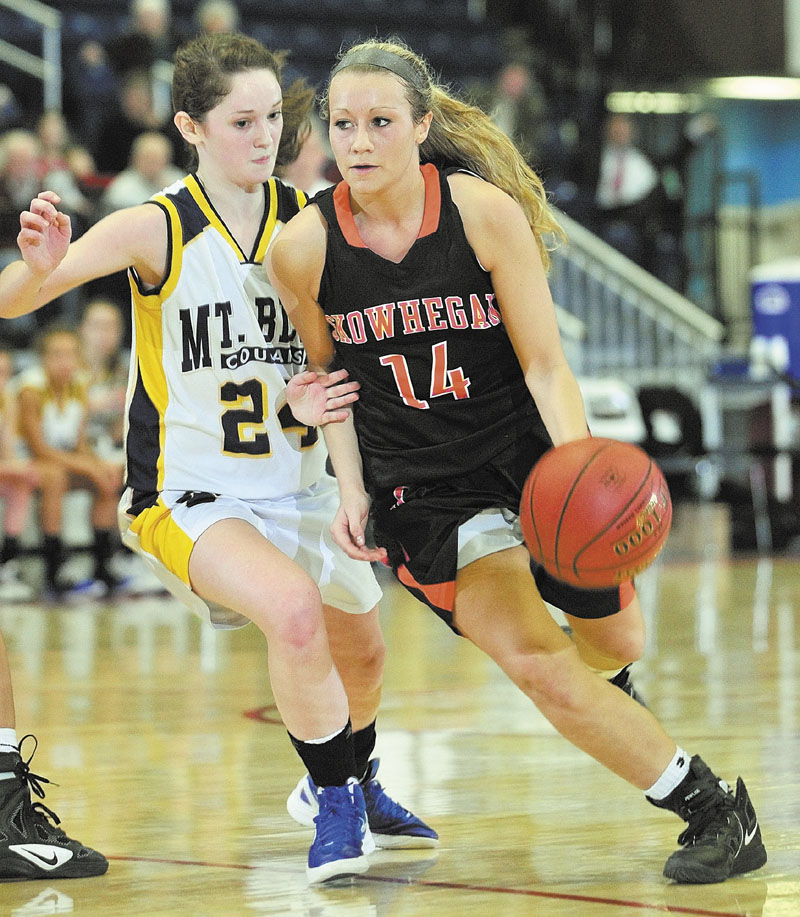 TO THE HOOP: Mt. Blue’s Amy Hilton, left, covers Skowhegan’s Amanda Johnson during the Indians’ 56-55 overtime win over Mt. Blue on Friday. Johnson scored 27 points. richmond buckfield standish softball