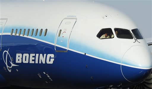 A Boeing 787 Dreamliner taxis on the tarmac at Phoenix Sky Harbor Airport last Friday.