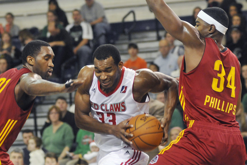 Chris Wright of the Maine Red Claws drives to the basket as Fort Wayne's Darnell Lazare and Marvin Phillips defend in a game last year at the Portland Expo.