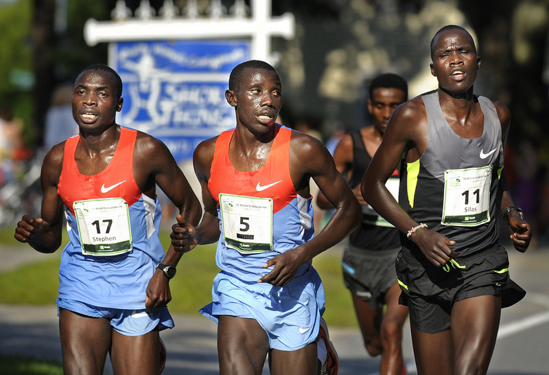 Stanley Biwott, center, keeps an eye on Silas Kipruto, right, as Stephen Kipkosgei-Kibet also keeps pace. Biwott pulled away from Kipkosgei-Kibet in the final mile to win the race in 27 minutes, 59.1 seconds.