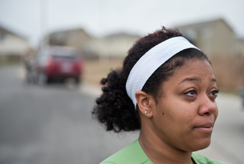 Brianna York, 21, of Kansas City, Mo., weeps as she speaks about Kasandra Perkins, 22, who was killed by her boyfriend, Jovan Belcher, on Saturday. 02001001 08005002 15000000 15003001 2012 CLJ CRI death FBN homicide murder HUM krt2012 krtcampus campus krtcrime crime krtedonly krtfootball football krthumaninterest human interest krtnational national krtnfl nfl national football league krtsports sport