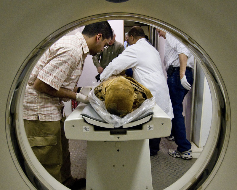 Egyptologists prepare the mummy Hatiay, dating from 1550 to 1295 BC, for CT scanning, which demonstrated evidence of extensive vascular disease, in a photo released by cardiologists led by Saint Luke’s Mid America Heart Institute in Kansas City.