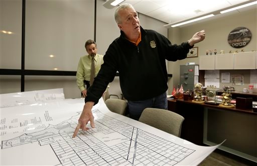 Jack Riley, head of the Drug Enforcement Administration in Chicago, points out local Mexican drug cartel problem areas on a map in the new interagency Strike Force office in Chicago. Looking on is DEA agent Vince Balbo. The ruthless syndicates have long been the nation's No. 1 supplier of illegal drugs, but in the past, their operatives rarely ventured beyond the border.
