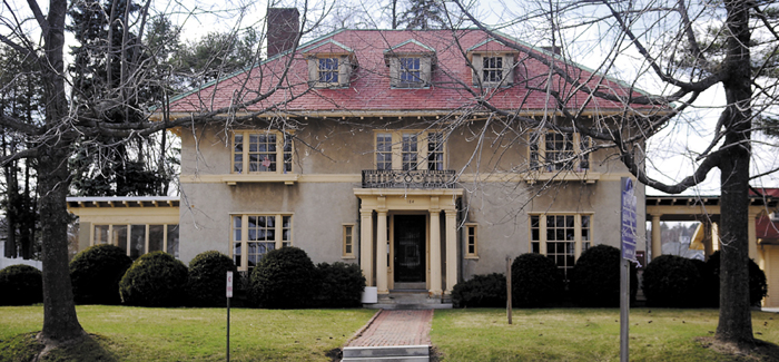 The family of the late Maine publisher Guy Gannett wants to turn his former house in Augusta, next door to the Blaine House, into a First Amendment museum.