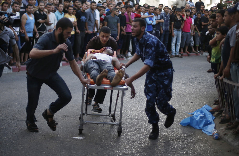 ATTENTION EDITORS - VISUAL COVERAGE OF SCENES OF INJURY OR DEATH 
 Palestinians rush a man, whom medics said was wounded by Israeli shelling near a market in Shejaia, to a hospital in Gaza City July 30, 2014. Israeli strikes near a market in the eastern Gaza Strip killed 15 Palestinians on Wednesday, the local health ministry said. Residents said that Israeli shelling and two missiles from the air hit the area in Shejaia, on the fringes of the city of Gaza. Ashraf al-Qidra, spokesman of the Gaza Health Ministry, said 160 people were also wounded. An Israeli military spokeswoman said she was checking the report. Israel launched its offensive in response to rocket salvoes fired by Gaza's dominant Hamas Islamists and their allies. REUTERS/Suhaib Salem (GAZA - Tags: POLITICS CIVIL UNREST) - RTR40OLD