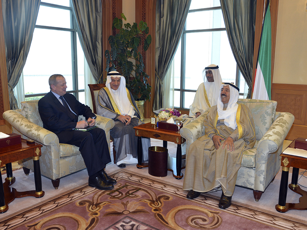 Kuwait’s ruling emir, Sheik Sabah Al Ahmad Al Sabah, right, meets Gen. John Allen, left, a retired U.S. general in charge of coordinating the U.S.-led coalition’s fight against Islamic State militants, in Kuwait city, Kuwait, Monday.