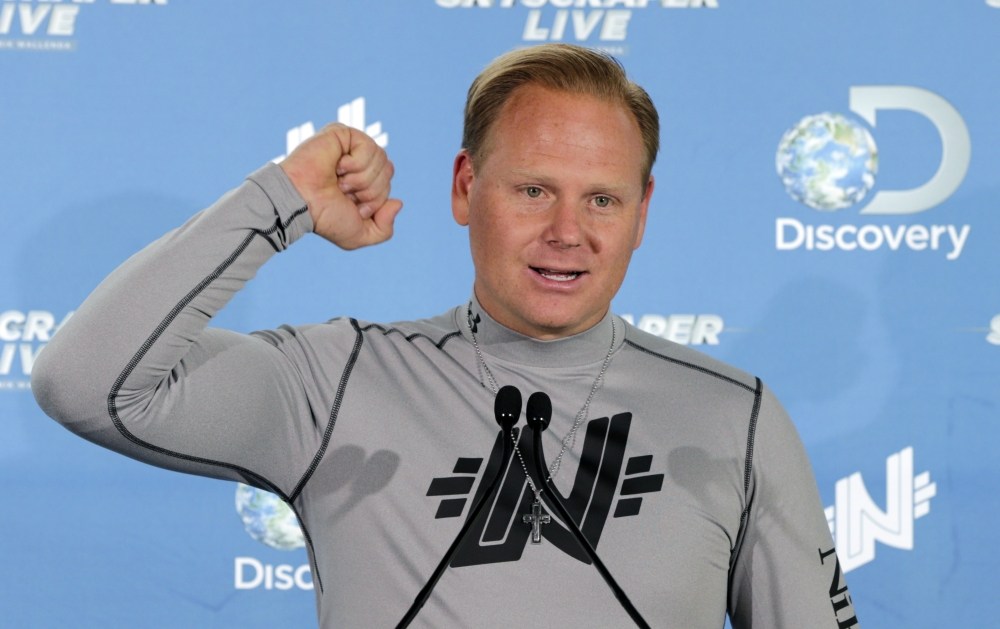 Daredevil Nik Wallenda will attempt to walk uphill at a 15-degree angle from the Marina City west tower across the Chicago River to the top of the 635-foot Leo Burnett Building on Sunday.