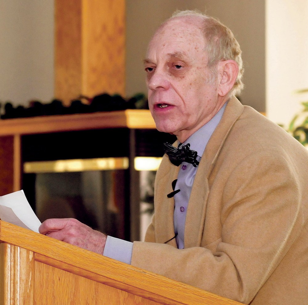 Eric Hooglund speaks about the civil war in Syria during a Mid-Maine Global Forum luncheon in Waterville on Wednesday.