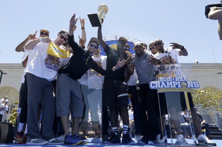 A basketball signed by members of the Golden State Warriors, who recently won the NBA championship, will be auctioned off in Wayne as part of the annual Wayne Community Church fundraiser.