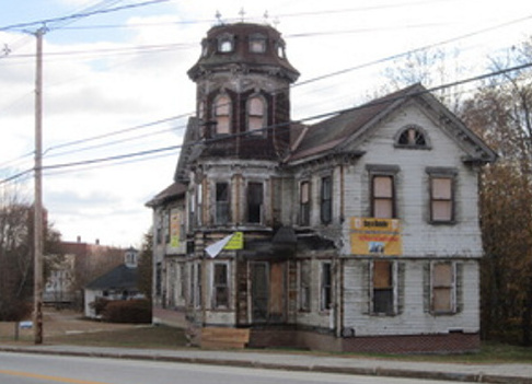 Friends of the Gingerbread House, under the auspices of the Norway Landmarks Preservation Society, are restoring the 165-year-old landmark.