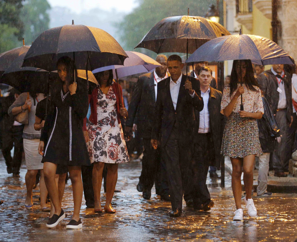 U.S. President Barack Obama tours Old Havana with his family at the start of a three-day visit to Cuba, in Havana March 20, 2016.  REUTERS/Carlos Barria      TPX IMAGES OF THE DAY      - RTSBDWP