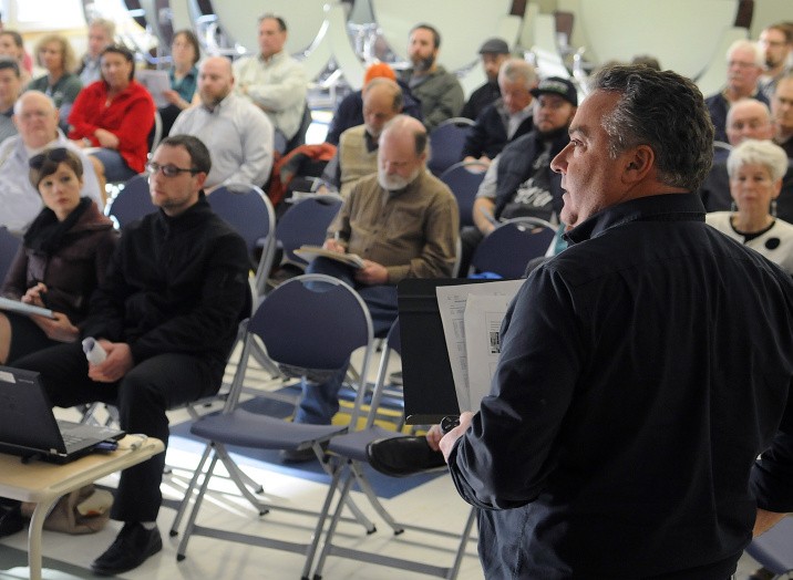 Councilor-at-Large Alan Stearns leads a meeting Thursday with Hallowell residents about proposals to rebuild Water Street in 2018.