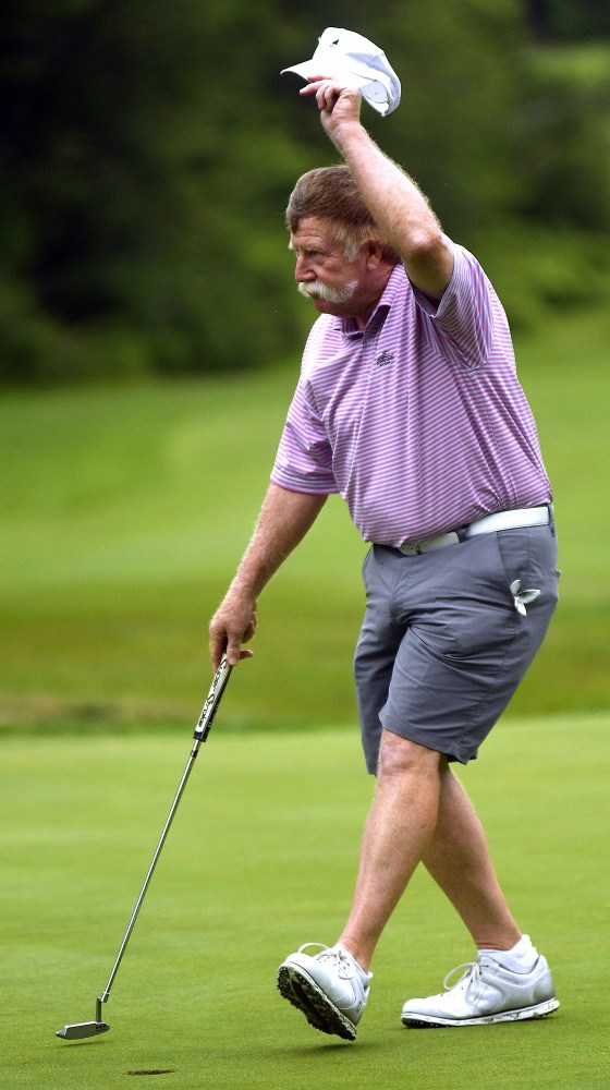 Staff photo by Andy Molloy
Mark Plummer, of Manchester, greets a fan after sinking a ball during the first round of the Maine Open on Monday in Manchester.