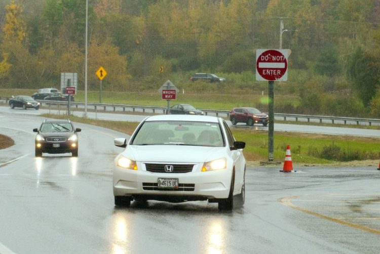 Cars exiting Interstate 95 northbound, left, and southbound merge together at Exit 109A on Monday in Augusta. Starting by the end of the day Tuesday, motorists coming off Interstate 95 southbound at Exit 109A onto Western Avenue will yield to motorists coming off Interstate 95 northbound at Exit 109, where the two off-ramps merge.