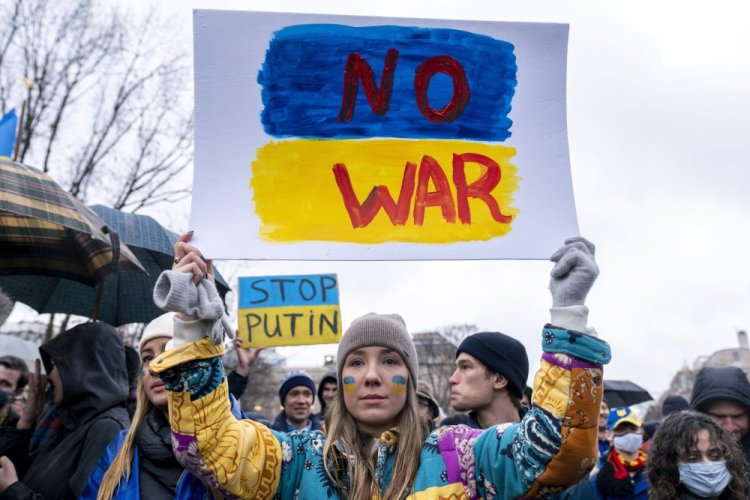 Ukrainian Oleksandra Yashan holds a sign that reads "No War" during a vigil to protest the Russian invasion of Ukraine in Lafayette Park in front of the White House in Washington on Thursday. 