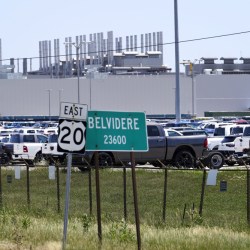 Auto Workers Tense Talks